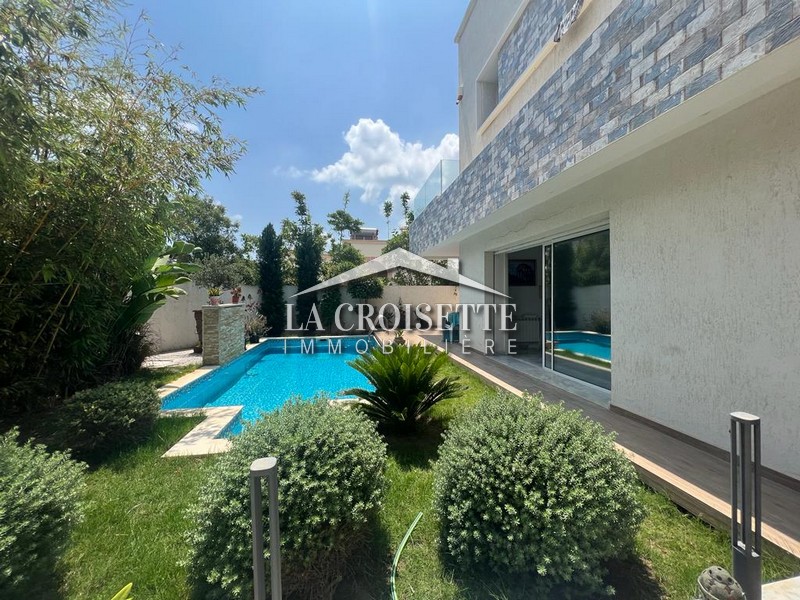 Villa S+5 avec piscine à La Marsa